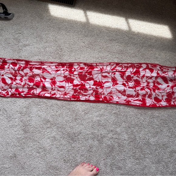 Oscar de la Renta Red and White Floral Scarf - Picture 6 of 6